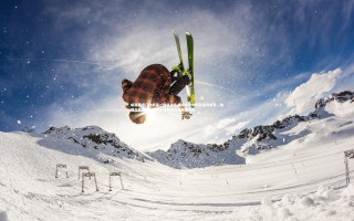 九游体育登录入口-峨眉缠闭门功夫第一路练步在重庆大学城熙街焕发新生—钱鼎文教练荣昌夏布小镇晨练引领健康风尚